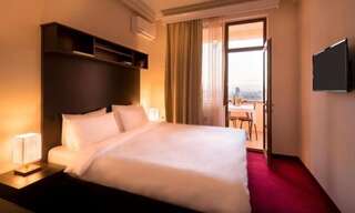 Отель 14 Floor Hotel Ереван Стандартный двухместный номер с 1 кроватью-2